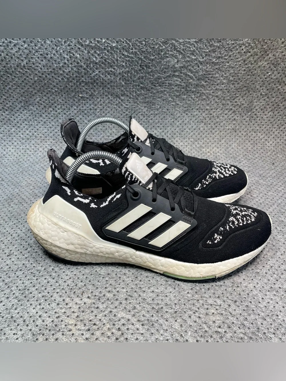 Adidas Ultraboost 22 Black White Running Shoes Size 9.5 Women’s